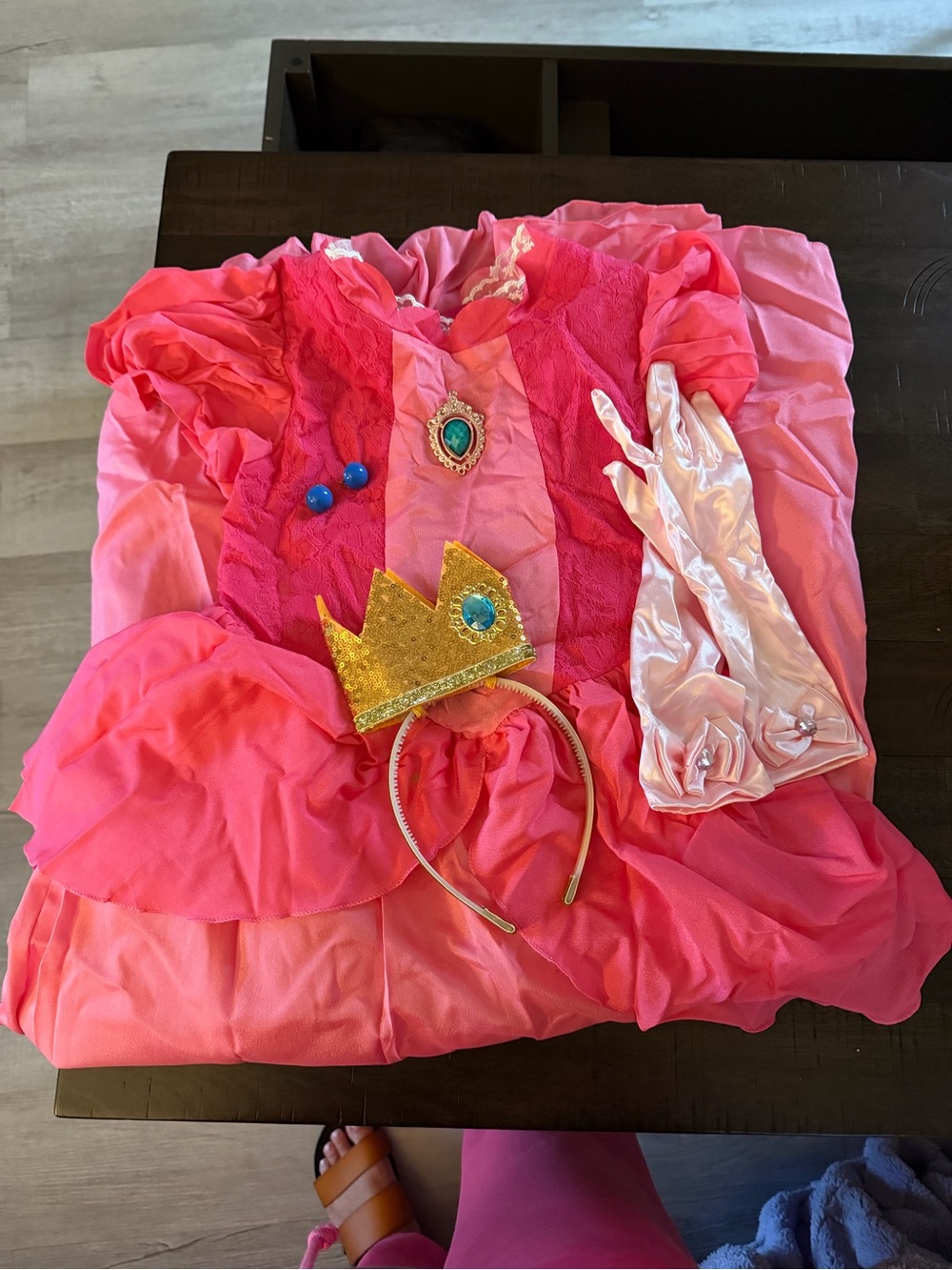 Girls Pink Princess peach Costume Dress with Tiara and Gloves girls size 9/10